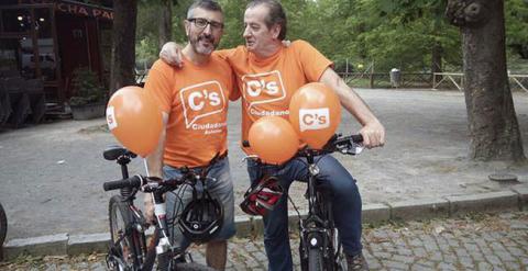 El candidato de Ciudadanos a la Presidencia del Principado, Nicanor García, y el candidato de C's para la alcaldía de Gijón, José Carlos Fernández Sarasola, en la marcha ciclista de esta misma ciudad / CIUDADANOS