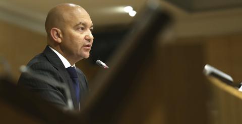 El secretario de Estado de Comercio, Jaime García-Legaz, durante la rueda de prensa que ofreció  en Madrid para analizar los datos de la balanza comercial correspondientes al primer trimestre del año. EFE/Chema Moya