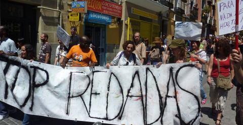 Manifestantes en una protesta contra las redadas racistas.