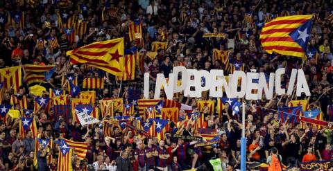 Cientos de esteladas en el Camp Nou en un Barça-Real Madrid.