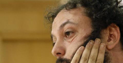 El concejal del Ayuntamiento de Madrid, Guillermo Zapata, durante una rueda de prensa en la que ha anunciado su renuncia como responsable de Cultura y Deportes municipal para no 'condicionar' al Gobierno encabezado por Manuela Carmena tras pedir perdón po