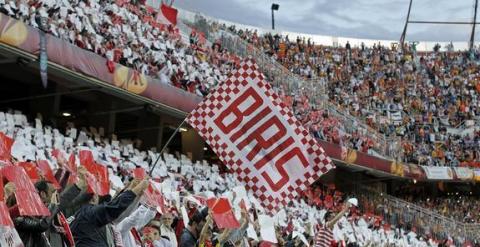 Los Biris, en las gradas del Sánchez Pizjuán. EFE