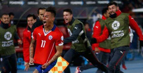 Varga celebra su segundo gol a Perú. REUTERS/Henry Romero