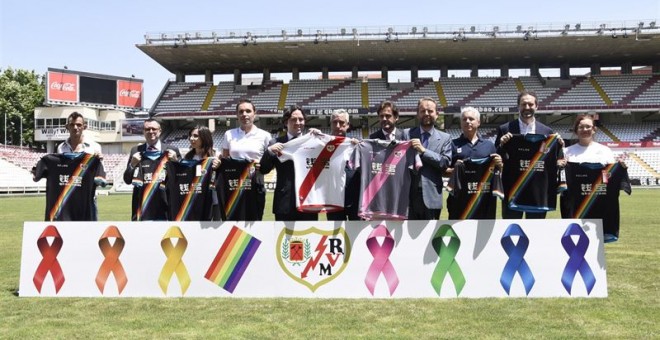 Las nuevas equipaciones del Rayo. EUROPA PRESS