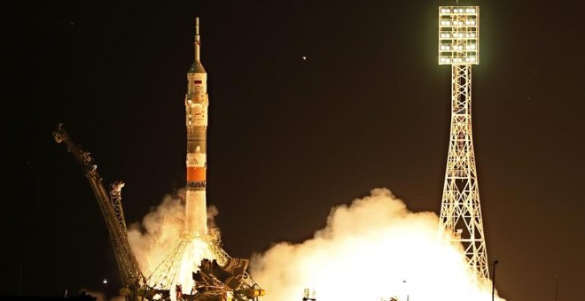 El cohete Soyuz TMA-17M despega hacia la Estación Espacial Internacional (ISS) hoy, miércoles 22 de julio de 2015, en el cosmódromo de Baikonur (Kasajistán). El Soyuz llega a los integrantes del grupo principal de la expedición 44/45 a la Estación Espacia