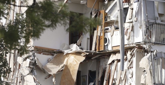 Un edificio de viviendas del madrileño barrio de Carabanchel se ha derrumbado.- EFE.