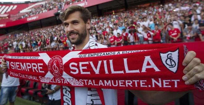 Fernando Llorente, durante su presentación con el Sevilla. - EFE