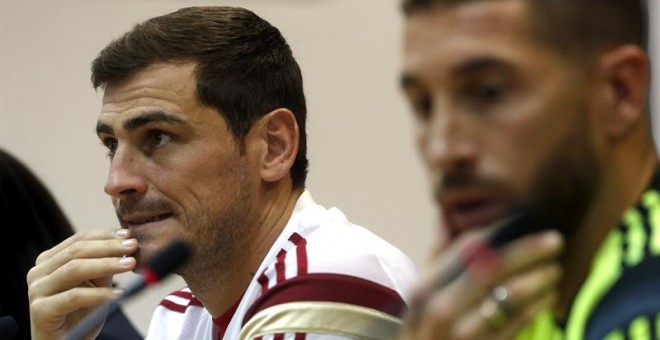 Casillas y Ramos, durante la rueda de prensa. EFE/Kai Försterling