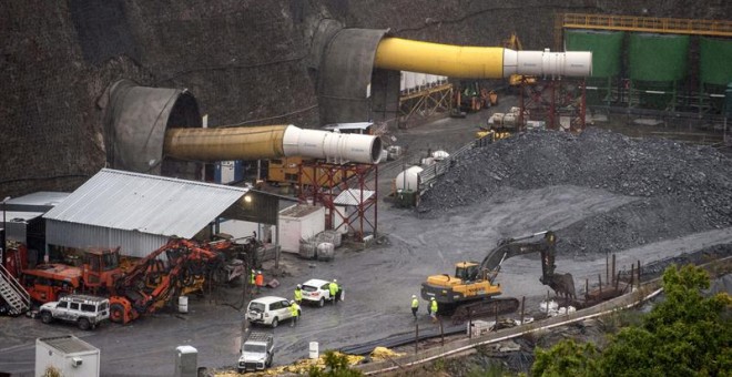 Vista general de las obras del AVE en el túnel de O Corno, en Laza (Ourense), donde un trabajador de la empresa Coprosa ha fallecido esta madrugada y otro compañero suyo ha resultado herido grave a consecuencia de un accidente laboral, en la construcción