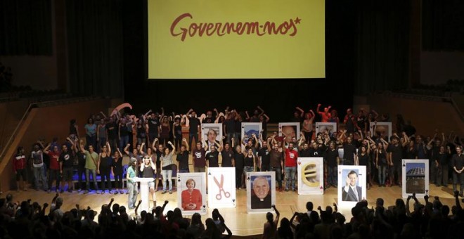 Regidores y alcaldes de la CUP en Catalunya y Balears durante el acto central de la formación de cara a las eleccciones del 27S.- EFE