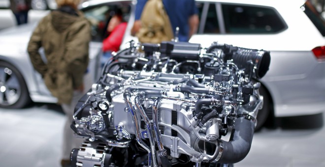 Un motor  Volkswagen 2.0 TDI Biturbo en el stand de la firma germana en el salón del Automóvil de Frankfurt. REUTERS/Ralph Orlowski