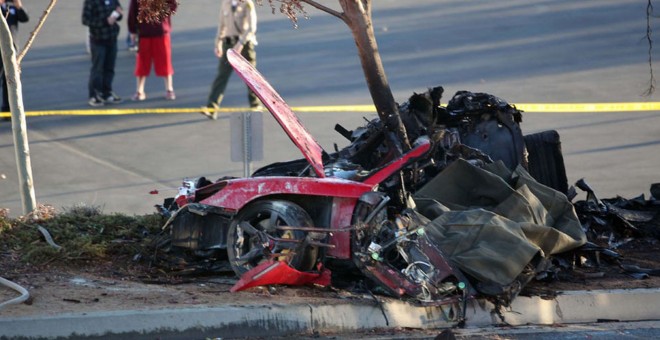 En este estado quedó el Porsche en el que falleció el actor Paul Walker.