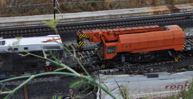 El juez deja al maquinista del Alvia como único imputado por el accidente en Angrois. /EP