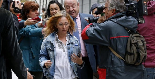 Maica Jiménez López, secretaria del presunto cabecilla de la trama Gürtel, Francisco Correa, a su llegada a la Audiencia Nacional para prestar declaración como testigo ante el juez José de la Mata.- EFE