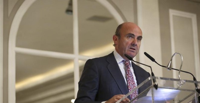 El ministro de Economía y Competitividad, Luis de Guindos, durante una conferencia-coloquio sobre 'Las claves de la recuperación de la economía española' . EFE