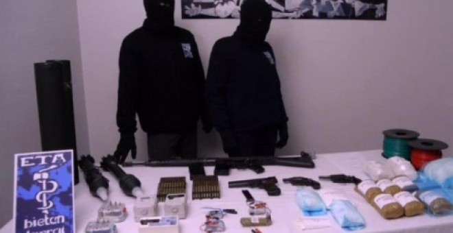 magen de archivo de la entrega simulada de armas que llevó a cabo ETA ante los denominados «mediadores internacionales» en febrero de 2014