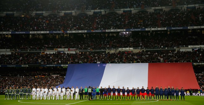 Homenaje a Francia antes del clásico. Reuters / Sergio Perez