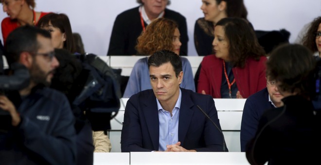 El secretario general del PSOE, Pedro Sanchez, al inicio del Comité Federal del partido, para analizar los posible pactos tras las elecciones del 20-D. REUTERS/Susana Vera