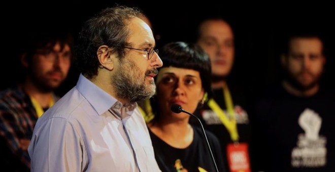 El presidente de la CUP en el Parlament, Antonio Baños, y su portavoz parlamentaria, Anna Gabriel, el pasado domingo. / EFE