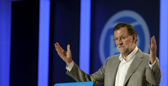 Mariano Rajoy, durante un acto electoral en la campaña del 20-D, en Estrepona (Málaga). REUTERS/Jon Nazca