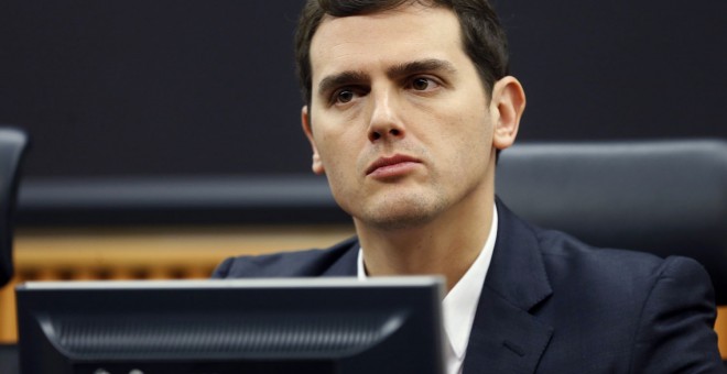 Albert Rivera durante la reunión que ha mantenido con los diputados de su formación, hoy en el Congreso. EFE