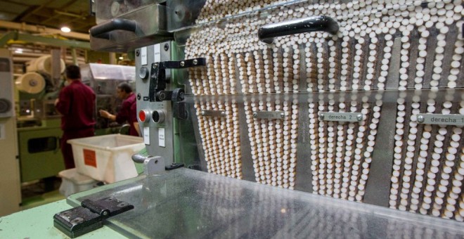 Proceso de fabricación de tabaco en la empresa Altadis en La Rioja. EFE/Raquel Manzanares