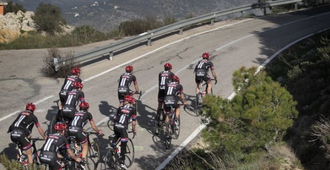 Parte del equipo Giant de ciclismo en un entrenamiento. @GiantAlpecin