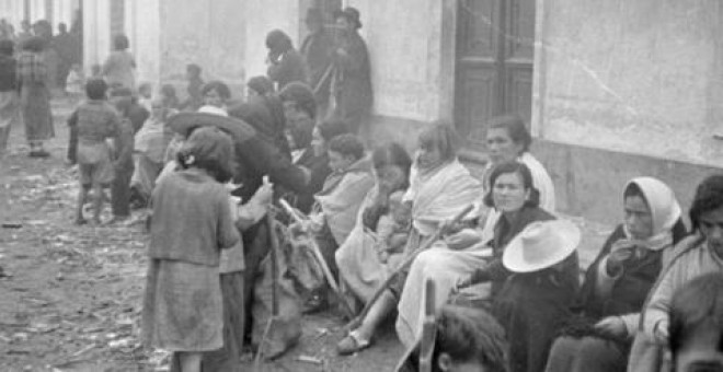 Fotografía de la ‘desbandá’, de Hazen Sise, ayudante del doctor Bethune, cedidas por Jesús Majada y el Centro Andaluz de la Fotografía.