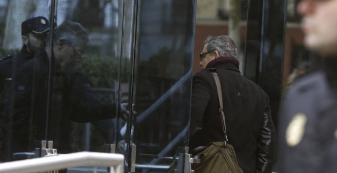 Jordi Pujol Ferrusola, primogénito del expresidente catalán, a su llegada a la Audiencia Nacional para comparecer ante el juez José de la Mata. EFE/Juan Carlos Hidalgo