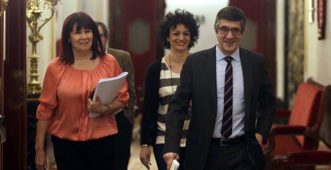 El presidente del Congreso, Patxi López, presidente, y la vicepresidenta segunda, Micaela Navarro, a su llegada a la reunión de la Mesa del Congreso. EFE/Javier Lizon