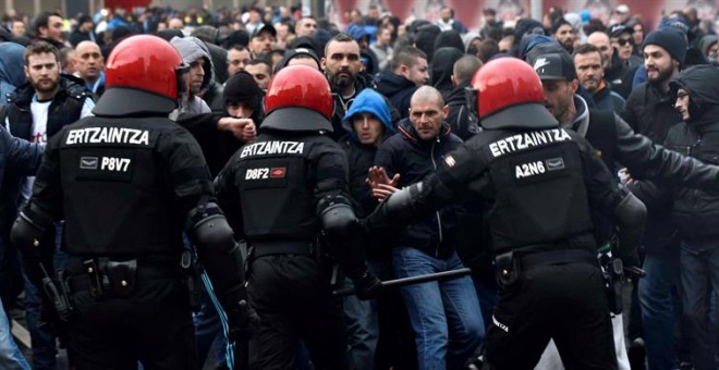 Enfrentamientos esta tarde en el centro de Bilbao entre hinchas del Olympique de Marsella y del Athletic de Bilbao, que juegan a las siete de la tarde el partido de vuelta de octavos de final de la Liga Europa en San Mamés, como consecuencia de los cuales