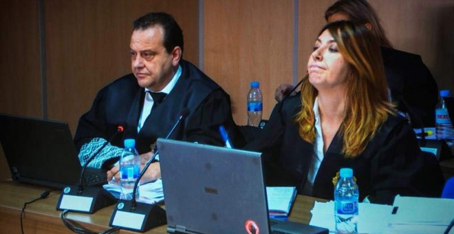 Los fiscales anticorrupción, Pedro Horrach y Ana Lamas, durante la decimooctava jornada del juicio del 'caso Nóos' ante la Audiencia de Palma. / EFE