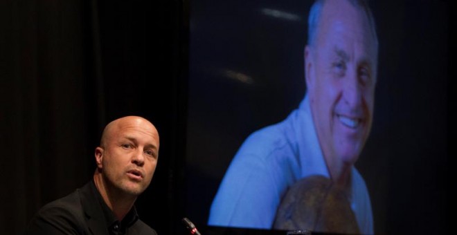 El exjugador azulgrana Jordi Cruyff, durante su comparecencia ante los medios en la que ha mostrado un emotivo adiós a su padre, Johan Cruyff. /EFE