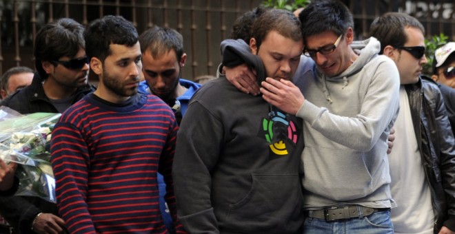 Familiares y amigos de Ígiño Cabacas, en su funeral.