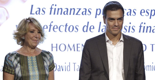 Esperanza Aguirre junto a Pedro Sánchez, en el homenaje al economista David Taguas, tras su fallecimiento, en septiembre de 2014. EFE