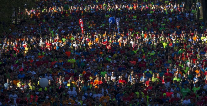 Vista general de los participantes en la 39 edición de la maratón de Madrid,a su paso por el Paseo de la Castellana. EFE/Emilio Naranjo