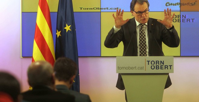 El presidente de CDC, Artur Mas, durante la conferencia de prensa ofrecida tras la ejecutiva de CDC, en la que ha asumido que su formación no concurrirá a las generales junto con ERC. EFE/Marta Pérez