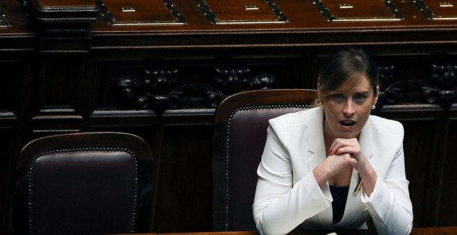 La ministra italiana de Reformas Constitucionales y Relaciones con el Parlamento, María Elena Boschi, antes de la votación final sobre las uniones civiles entre homosexuales en la cámara baja del Parlamento de Italia en Roma. REUTERS / Alessandro Bianchi