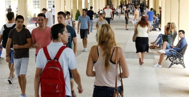 Un grupo de jóvenes estudiantes. EUROPA PRESS