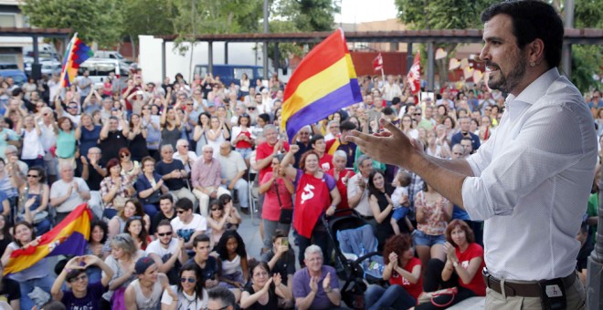 El líder de IU y candidato de Unidos Podemos por Madrid, Alberto Garzón, durante su intervención en el mitin que ha protagonizado en Getafe (Madrid). EFE/Mariscal