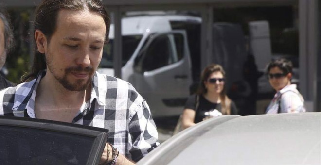 El líder de Podemos, Pablo Iglesias, a su salida del Teatro Goya de Madrid al día siguiente de las elecciones. EFE/J.J. Guillén