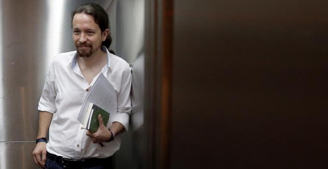 El líder de Podemos, Pablo Iglesias, hoy en el Congreso, donde acudió para formalizar su acta de diputado de la XII legislatura. EFE/J. J. Guillén