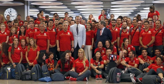 El grueso de la delegación española, al partir del aeropuerto de Barajas hace unos días. /EFE