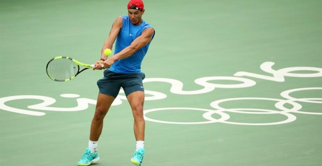 El tenista Rafa Nadal entrenando en las instalaciones olímpicas de Río. /EFE