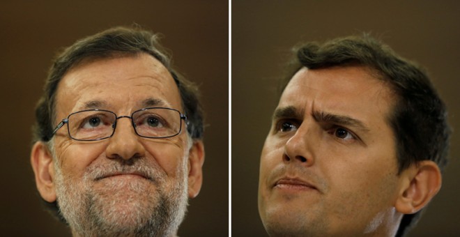 El presidente del Gobierno en funciones, Mariano Rajoy, y el líder de Ciudadanos, Albert Rivera, durante sus respectivas comparecencias ante los periodistas tras su reunión en el Congreso de los Diputados. REUTERS/Susana Vera