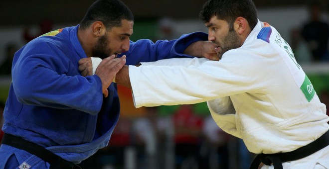 El Shehaby (i) y Or Sasson (d) durante la pelea. REUTERS/Toru Hanai