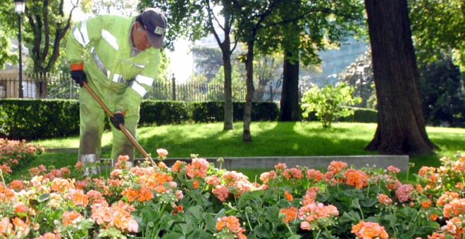 Un jardinero.EFE