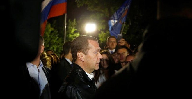 El primer ministro ruso, Dimitry Medvedev, habla a los simpatizantes de su partido.- EFE