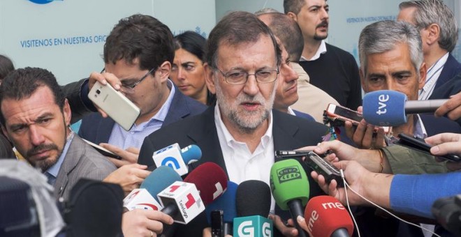 Rajoy atiende a los medios en la jornada de campaña en Lugo/EFE