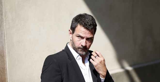 El exbroker Jerome Kerviel, en el exterior del Tribunald de Apelación de Versalles. REUTERS/Charles Platiau